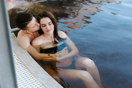 ÉVINDÍTÓ KEDVEZMÉNYES FÜRDŐZÉS